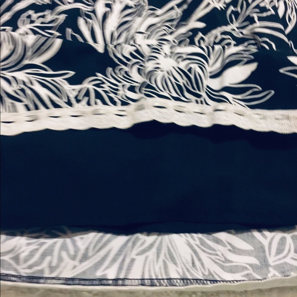 Black & white floral skirt - Picture 7 of 8